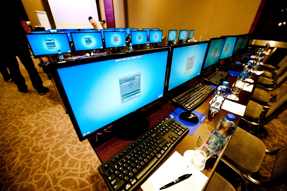 Stanowiska terminalowe - komputer dla każdego uczestnika konferencji - terminale vCLoudPoint
