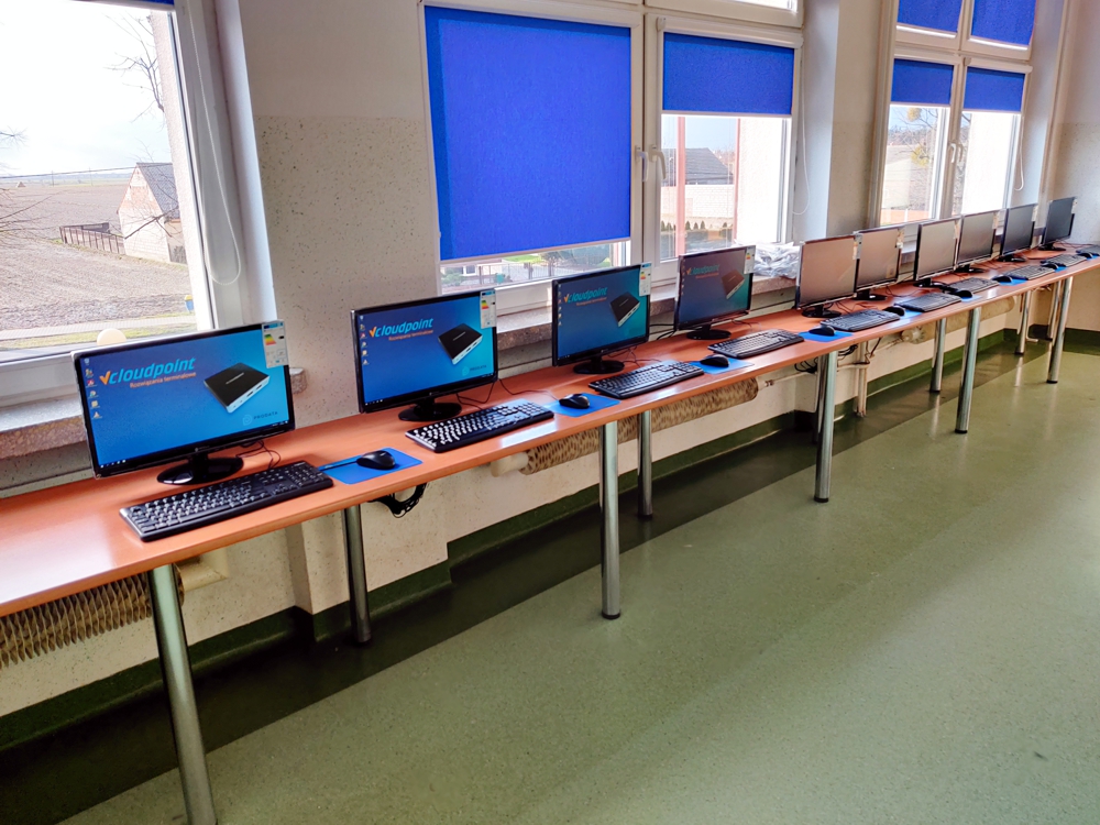 Pracownia terminalowa - szkolna pracownia komputerowa w Gołuchowie